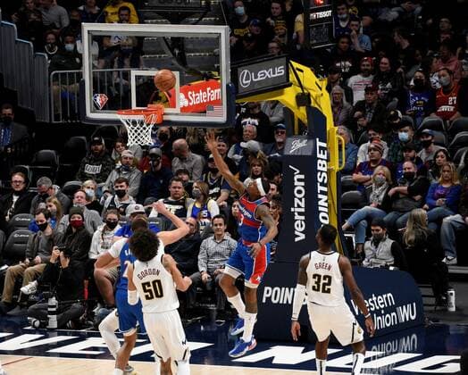 Washington Wizards guard Bradley Beal (c) jumps with the ball to the basket during a NBA, Basketball Herren, USA game at the Ball Arena in Denver, Colorado, USA, 13 December 2021. Washington Wizards at Denver Nuggets !ACHTUNG: NUR REDAKTIONELLE NUTZUNG!  Copyright: xToddxPiersonx AME4347 20211214-8b72eddf1274ceaa55b8bdb4fccaae48ca3c9a41