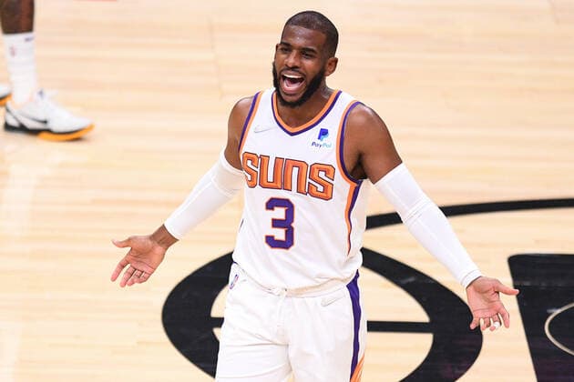 LOS ANGELES, CA - DECEMBER 13: Phoenix Suns Guard Chris Paul (3) as he argues a call during a NBA, Basketball Herren, USA game between the Phoenix Suns and the Los Angeles Clippers on December 13, 2021 at STAPLES Center in Los Angeles, CA. (Photo by Brian Rothmuller Icon Sportswire) NBA: DEC 13 Suns at Clippers Icon211213002