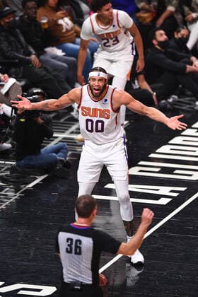 LOS ANGELES, CA - DECEMBER 13: Phoenix Suns Center JaVale McGee (00) reacts to a call by NBA, Basketball Herren, USA official Brent Barnaky during a NBA game between the Phoenix Suns and the Los Angeles Clippers on December 13, 2021 at STAPLES Center in Los Angeles, CA. (Photo by Brian Rothmuller Icon Sportswire) NBA: DEC 13 Suns at Clippers Icon211213007