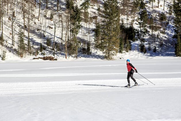 A man cross-country skiing on the trail in Bavaria,model released, Symbolfoto