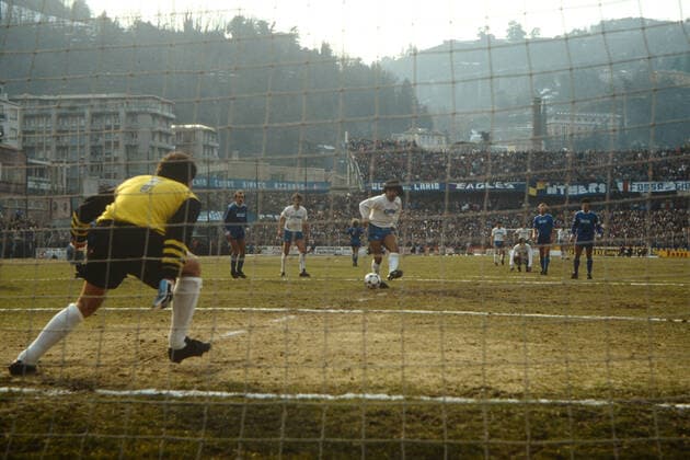 DIEGO ARMANDO MARADONA, Napoli, Goal, Rigore, Penalty, Serie A, Como vs Napoli 1-1, Como SERIE A 1984-85 COMO-NAPOLI 1-1