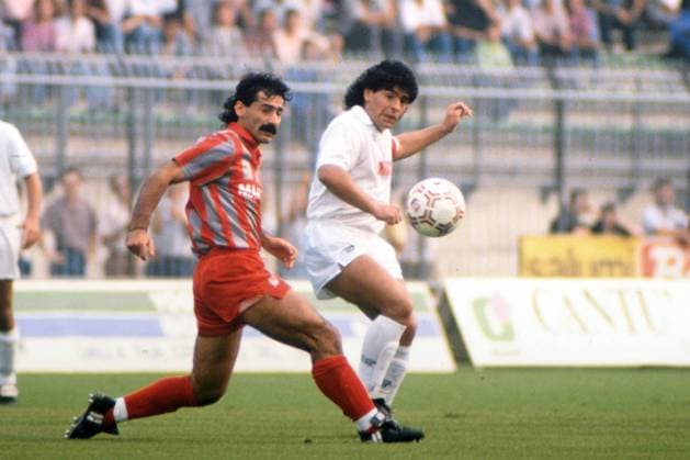 DIEGO ARMANDO MARADONA, Napoli, ENRICO PICCIONI, Cremonese, Serie A, Cremonese vs Napoli 1-1, Cremona SERIE A 1989-90 CREMONESE-NAPOLI 1-1