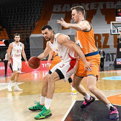 GER, EuroCup, ratiopharm ulm vs Mincidelice JL Bourg en Bresse 14 12 2021, ratiopharm arena, Neu Ulm, GER, EuroCup, ratiopharm ulm vs Mincidelice JL Bourg en Bresse, pictured Pierre Pelos Bourg en Bresse, 13 , Philipp Herkenhoff Ulm, 14 nordphotoxGmbHx xHafner nph00200