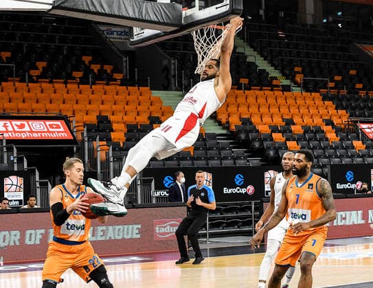 GER, EuroCup, ratiopharm ulm vs Mincidelice JL Bourg en Bresse 14 12 2021, ratiopharm arena, Neu Ulm, GER, EuroCup, ratiopharm ulm vs Mincidelice JL Bourg en Bresse, pictured Calvin Harris Jr Bourg en Bresse, 11 hangs after a basket at the hoop nordphotoxGmbHx xHafner nph00200