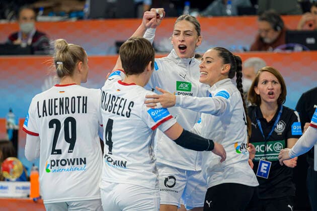 Handball, Women World Cup, Spain Germany, Final Round, Quarterfinal Antje Lauenroth Germany Bietigheim , Alina Grijseels Germany Dortmund , Luisa Schulze Germany Bietigheim , Johanna Stockschläder Stockschlaeder Germany Neckarsulm Jubel Freude Emotion Barcelona Spain