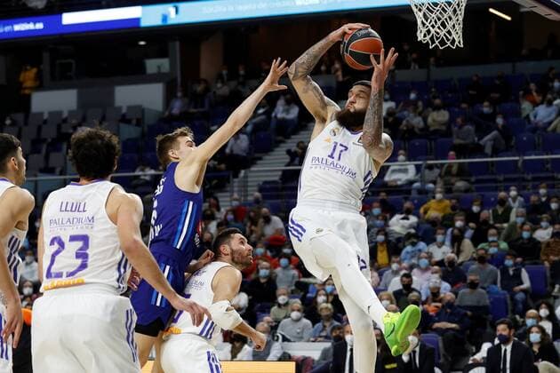 Sport Bilder des Tages Real Madrid s Vicent Poirier (R) in action during the Euroleague basketball match between Real Madrid and Alba Berlin held at WiZink Center in Madrid, Spain, 14 December 2021. Real Madrid vs. Alba Berlin !ACHTUNG: NUR REDAKTIONELLE NUTZUNG!  Copyright: xJUANJOxMARTINx(es-ES)x GRAF5280 20211214-c4a98e7c16dd30613f49f227e5b7f1f7fcc85001