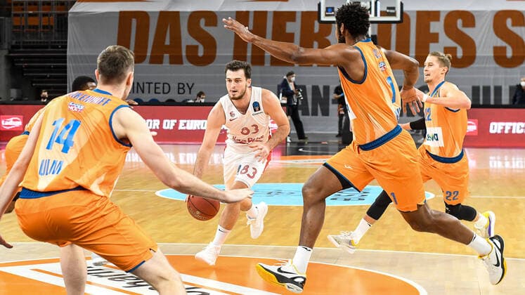 GER, EuroCup, ratiopharm ulm vs Mincidelice JL Bourg en Bresse 14 12 2021, ratiopharm arena, Neu Ulm, GER, EuroCup, ratiopharm ulm vs Mincidelice JL Bourg en Bresse, pictured Philipp Herkenhoff Ulm, 14 , Cristiano Felicio Ulm, 1 and Thomas Klepeisz Ulm, 22 circle Axel Julien Bourg en Bresse, 83 a nordphotoxGmbHx xHafner nph00200