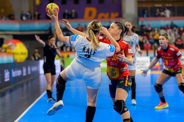 Handball, Women World Cup, Spain Germany, Final Round, Quarterfinal Marlene Kalf Germany TuS Metzingen , Soledad Lopez Jimenez Spain Barcelona Spain