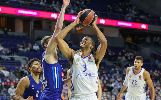 14th December 2021; Wizink Center; Madrid, Spain; Turkish Airlines Euroleague Basketball , Real Madrid versus Alba Berlin; Anthony Randolph (Real Madrid Baloncesto) jump shot  ActionPlus12348138 AgenciaLOF