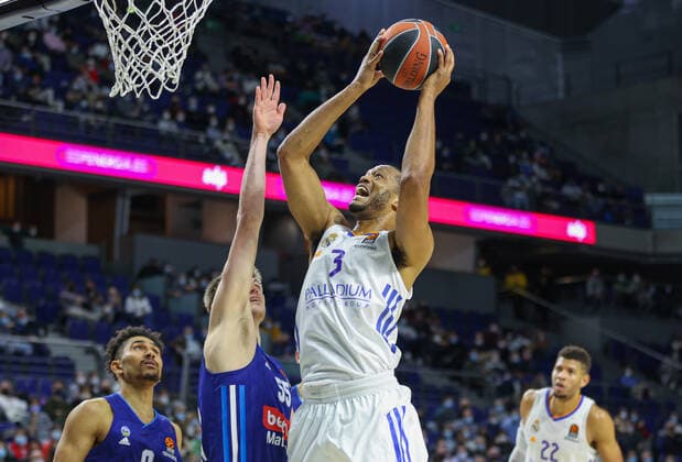 14th December 2021; Wizink Center; Madrid, Spain; Turkish Airlines Euroleague Basketball , Real Madrid versus Alba Berlin; Anthony Randolph (Real Madrid Baloncesto) lays up on the boards  ActionPlus12348139 AgenciaLOF