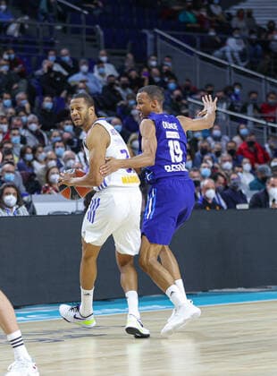14th December 2021; Wizink Center; Madrid, Spain; Turkish Airlines Euroleague Basketball , Real Madrid versus Alba Berlin; Anthony Randolph (Real Madrid Baloncesto) against Louis Olinde (Alba Berlin)  ActionPlus12348131 AgenciaLOF
