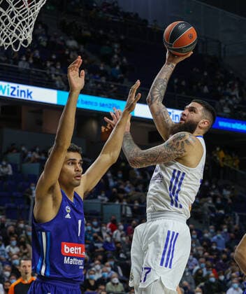 14th December 2021; Wizink Center; Madrid, Spain; Turkish Airlines Euroleague Basketball , Real Madrid versus Alba Berlin; Vincent Tavares (Real Madrid Baloncesto) takes a one-handed jump shot  ActionPlus12348150 AgenciaLOF