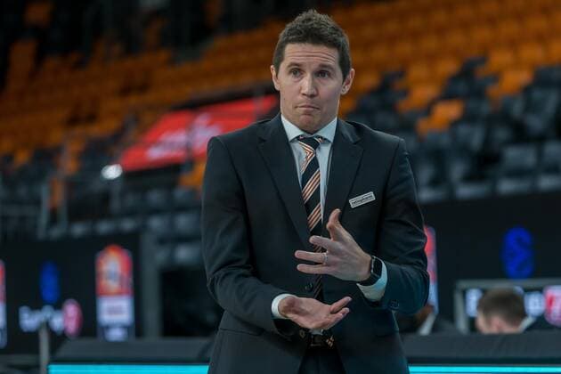 14 12 2021, Neu Ulm, Germany, ratiopharm Arena, ratiopharm ulm vs Mincidelice JL BourgenttaeuschtBresse Basketball 7 Days EuroCup, Head Coach Jaka Lakovic ratiopharm ulm gestures, gestures Photo H Langer Neu Ulm ratiopharm Arena Bayern Germany.  LANGER20211214_109 Langer-541