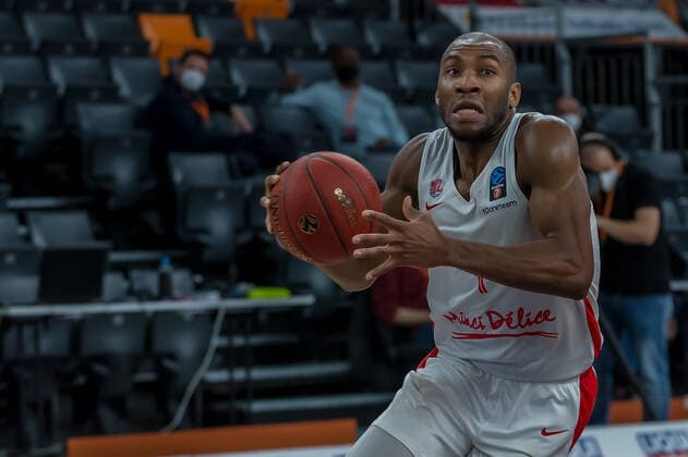 14 12 2021, Neu Ulm, Germany, ratiopharm Arena, ratiopharm ulm vs Mincidelice JL BourgenttaeuschtBresse Basketball 7 Days EuroCup, Rasheed Sulaimon Mincidelice JL BourgenttaeuschtBresse in action, on the ball, individual action Photo H Langer Neu Ulm ratiopharm Arena Bayern Germany  LANGER20211214_115 Langer-541