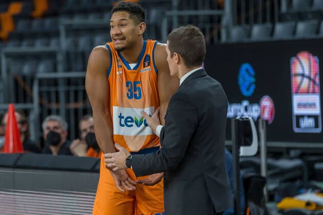 14 12 2021, Neu Ulm, Germany, ratiopharm Arena, ratiopharm ulm vs Mincidelice JL BourgenttaeuschtBresse Basketball 7 Days EuroCup, Karim Jallow ratiopharm ulm and Head Coach Jaka Lakovic ratiopharm ulm gestures, gestures Photo H Langer Neu Ulm ratiopharm Arena Bayern Germany.  LANGER20211214_129 Langer-541
