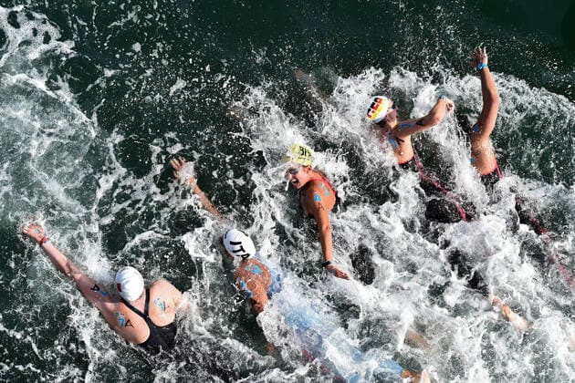 Bilder des Jahres 2021, Sport 12 Dezember Sport Themen der Woche KW50 Sport Bilder des Tages Yawen Hou of China, Martina De Memme of Italy, Betina Lorscheiiter of Brazil, Leonie Beck of Germany and Galymzhan Balabek of Kazakhstan compete in the FINA CNGS Marathon Swim World Series 2021 4x1500m Mixed Relay in Yas Marina Abu Dhabi, December 15, 2021 Photo Andrea Staccioli Deepbluemedia Insidefoto andreaXstaccioli