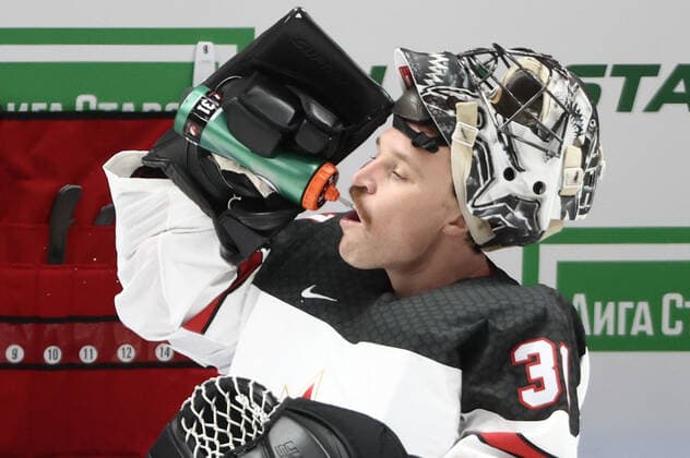MOSCOW, RUSSIA â€“ DECEMBER 15, 2021: Canada s goaltender Justin Pogge drinks water ahead of their 2021 22 Euro Hockey Tour Channel One Cup Ice hockey, Eishockey match against Russia at the CSKA Arena. Valery Sharifulin TASS  TS11BE34