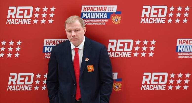 Russia Ice hockey, Eishockey Euro Tour Russia - Canada 6721785 15.12.2021 Russia s head coach Alexei Zhamnov is seen before the Channel One Cup matches of the Euro Hockey Tour, in Moscow, Russia. The tournament will be held in Moscow from December 15 to 19, 2021. Grigory Sysoev Sputnik Moscow Russia  Copyright: xGrigoryxSysoevx
