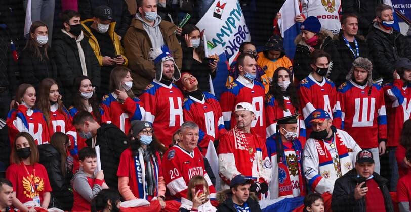 Russia Ice hockey, Eishockey Euro Tour Russia - Canada 6721803 15.12.2021 Russia s fans are seen on the stands before the Channel One Cup match of the Euro Hockey Tour between Russia and Canada, in Moscow, Russia. Grigory Sysoev Sputnik Moscow Russia  Copyright: xGrigoryxSysoevx