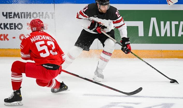Russia Ice hockey, Eishockey Euro Tour Russia - Canada 6721810 15.12.2021 Russia s Alexey Marchenko and Canada s Tyler Graovac struggle for the puck during the Channel One Cup match of the Euro Hockey Tour between Russia and Canada, in Moscow, Russia. Grigory Sysoev Sputnik Moscow Russia  Copyright: xGrigoryxSysoevx