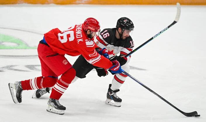 Russia Ice hockey, Eishockey Euro Tour Russia - Canada 6721846 15.12.2021 Russia s Kirill Marchenko and Canada s Daniel Audette struggle for the puck during the Channel One Euro Hockey Tour match between Russia and Canada, in Moscow, Russia. Grigory Sysoev Sputnik Moscow Russia  Copyright: xGrigoryxSysoevx