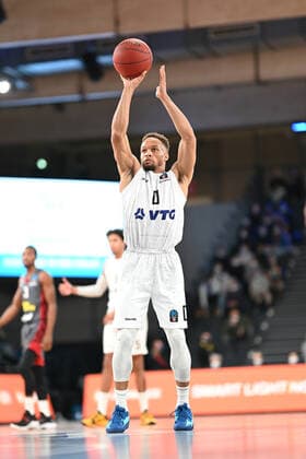 Basketball I Mens I 2021 2022 Season I EuroCup I Matchday 7 I Hamburg Towers Lokomotiv Kuban Krasnodar I 15 12 2021 Throw by Jaylon Brown 0, Hamburg Towers Hamburg Wilhelmsburg edel optics de Arena Hamburg Germany. Copyright: xLobeca Schlikisx