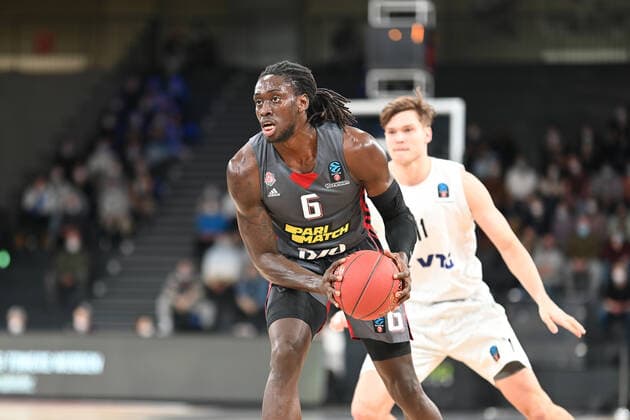 Basketball I Mens I 2021 2022 season I EuroCup I Matchday 7 I Hamburg Towers Lokomotiv Kuban Krasnodar I 15 12 2021 Johnathan Motley 6, Lokomotive Kuban Krasnodar on the ball Hamburg Wilhelmsburg edel optics de Arena Hamburg Germany. Copyright: xLobeca Schlikisx