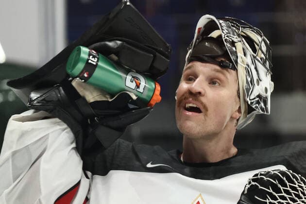 MOSCOW, RUSSIA â€“ DECEMBER 15, 2021: Canada s goaltender Justin Pogge drinks water in their 2021 22 Euro Hockey Tour Channel One Cup Ice hockey, Eishockey match against Russia at the CSKA Arena. Valery Sharifulin TASS  TS11BEB5