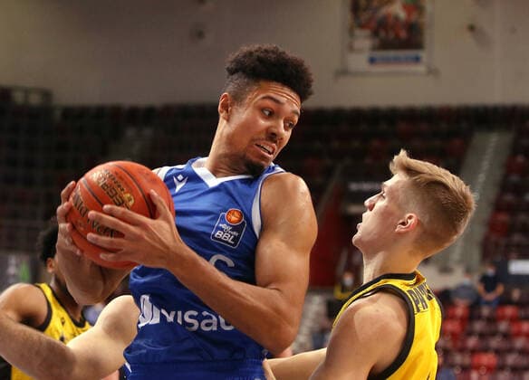 Ludwigsburg , Basketball easycredit BBL Bundesliga , MHP Riesen Ludwigsburg vs Frankfurt Skyliners , Len Schoormann Frankfurt , Johannes Patrick LB