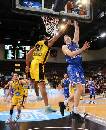 Ludwigsburg , Basketball easycredit BBL Bundesliga , MHP Riesen Ludwigsburg vs Frankfurt Skyliners , top v l Tremmell Darden Ludwigsburg , Lorenz Brenneke Frankfurt