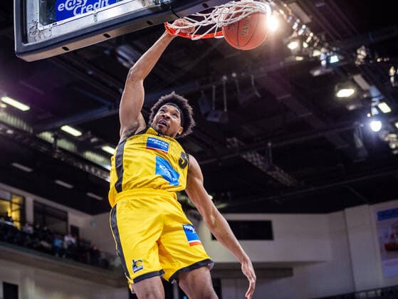 Justin Simon MHP RIESEN Ludwigsburg 5 Dunk during the BBL match MHP Riesen Ludwigsburg FRAPORT SKYLINERS Frankfurt on 15 12 2021 in Ludwigsburg MHPArena Germany Ludwigsburg 15 12 21 Basketball , 15 12 2021, Ludwigsburg Germany xpxsdx