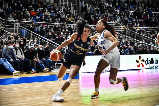 Satou Sabally (fen) BASKET : Basket Landes vs Fenerbahce - Match d Euroligue - Mont de Marsan - Le 15 12 21 ThierryBreton Panoramic 