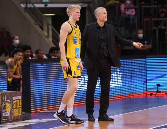 Ludwigsburg , Basketball easycredit BBL Bundesliga , MHP Riesen Ludwigsburg vs Frankfurt Skyliners, v l Jacob Patrick, coach John Patrick Ludwigsburg