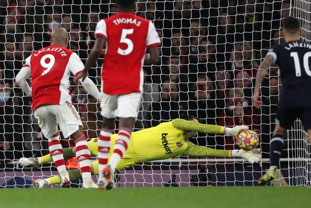 Sport Themen der Woche KW50 Sport Bilder des Tages Lukasz Fabianski (WHU) saves the penalty from Alexandre Lacazette (A) at the Arsenal v West Ham United EPL match, at the Emirates Stadium, London, UK on 11th December, 2021. 