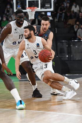 Basketball I Mens I 2021 2022 Season I Eurocup I Matchday 7 I Hamburg Towers LOKOMOTIV KUBAN KRASNODAR I 15 12 2021 Maximilian DiLeo 3, shooting guard, Hamburg Towers tanked by Hamburg edel optics de Arena Hamburg Germany Copyright: xLobeca Hannigx