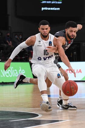 Basketball I Mens I 2021 2022 Season I Eurocup I Matchday 7 I Hamburg Towers LOKOMOTIV KUBAN KRASNODAR I 15 12 2021 Ray McCallum 10, Point Guard, Hamburg Towers Hamburg edel optics de Arena Hamburg Germany. Copyright: xLobeca Hannigx