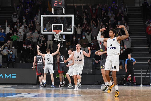 Basketball I Mens I 2021 2022 Season I Eurocup I Matchday 7 I Hamburg Towers LOKOMOTIV KUBAN KRASNODAR I 15 12 2021 Celebration Caleb Homesley 5, Shooting Guard, Hamburg Towers celebrates Hamburg edel optics de Arena Hamburg Germany. Copyright: xLobeca Hannigx