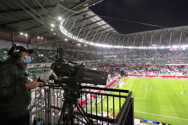 FIFA Fußball WM 2022, Education City Stadium TV Medien im Education Stadion FIFA Arab Cup 2021 in Qatar Spiel Oman - Katar 1 : 2 im Education Stadion am 03.12.2021 in Ar Rayyan in Katar *** TV Media at Education Stadium FIFA Arab Cup 2021 in Qatar Match Oman Qatar 1 2 at Education Stadium on 03 12 2021 at Ar Rayyan in Qatar