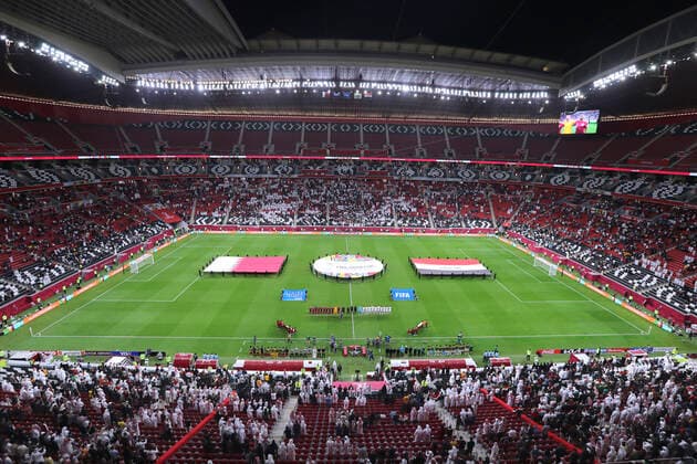 Team Katar im AL BAYT Stadion mit Fussball Fans FIFA Arab Cup 2021 in Qatar Eroeffnungsstadion AL Bayt Spiel Katar - Iraq 3 : 0 am 06.12.2021 in Al Chaur in Katar *** Team Qatar at AL BAYT Stadium with football fans FIFA Arab Cup 2021 in Qatar Opening Stadium AL Bayt Match Qatar Iraq 3 0 on 06 12 2021 at Al Chaur in Qatar
