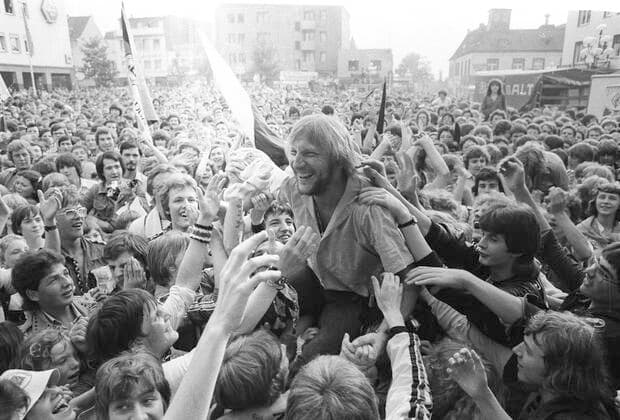 UEFA Cup Borussia Moenchengladbach Red Star Belgrade 1 0 Reception in Moenchengladbach Wolfgang Kleff is celebrated HM