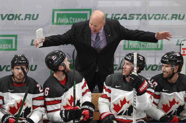 MOSCOW, RUSSIA â€“ DECEMBER 17, 2021: Canadaâ€™s head coach Claude Julien attends his national team, Nationalteam s 2021 Channel One Cup Ice hockey, Eishockey match against Sweden at CSKA Arena as part of the 2021 22 Euro Hockey Tour. Valery Sharifulin TASS  TS11C2A9