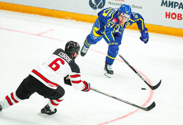 211217 Anton Wedin of Sweden during the Channel One Cup ice hockey game between Canada and Sweden on December 17, 2021 in Moscow Photo Vasily Ponomarev BILDBYRAN cop 322 bbeng ishockey ice hockey sverige sweden Canada channel one cup,  Copyright: VASILYxPONOMAREV BB211217BB463