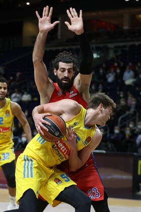 DEU, Euroleague, ALBA vs Moscow, 17 12 2021, Mercedes Benz Arena, Berlin, DEU, Euroleague, ALBA vs Moscow, in picture Lammers ALBA Berlin 55 , Tornike Shengelia ZSKA Moscow 23 nordphotoxGmbHx xEngler nph00076