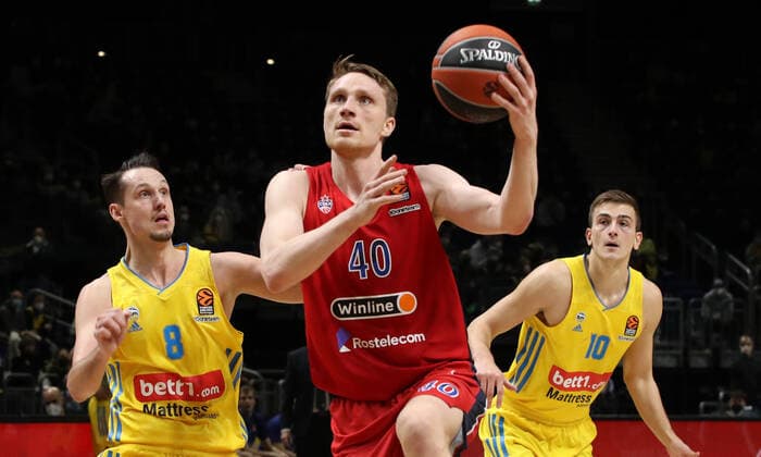 Marcus Eriksson, Marius Grigonis, Tim Schneider Action Game Scene Duel Sports Basketball Euroleague EL Men Season 2021 2022 17 12 2021 ALBA Berlin vs ZSKA Moscow