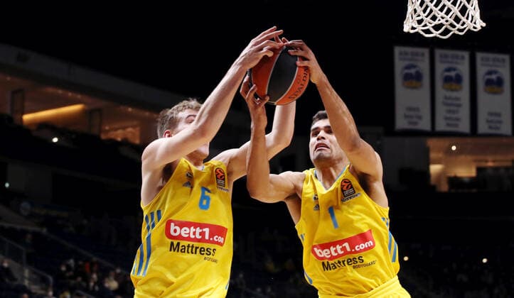 Malte Delow, Oscar da Silva action game scene duel sports basketball Euroleague EL men season 2021 2022 17 12 2021 ALBA Berlin vs ZSKA Moscow