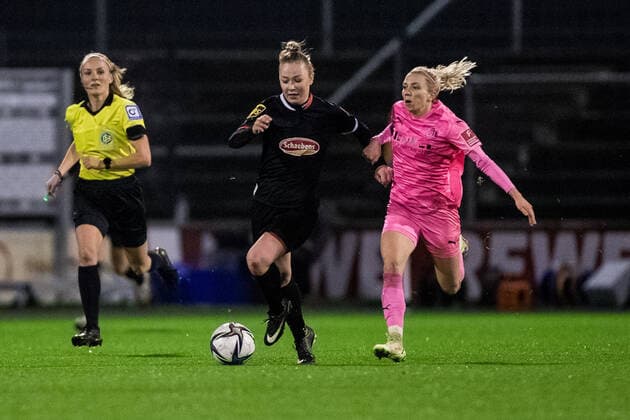 FLYERALARM Women Football Bundesliga 1 FC Koeln SGS Essen 17 12 2021 Weronika Zaistowska 24, 1 FC Koeln , Elisa Senss 6, SGS Essen FLYERALARM Women Football Bundesliga, 1 FC Koeln SGS Essen, Koeln, Franz Kremer Stadion DFL REGULATIONS PROHIBIT ANY USE OF PHOTOGRAPHS AS IMAGE SEQUENCES AND OR QUASI VIDEO Copyright: xBEAUTIFULxSPORTS Wunderlx