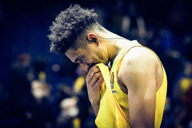 17 12 2021, xlakx, Basketball EuroLeague, Alba Berlin ZSKA Moscow emspor, v l entaeuscht Maodo Lo Alba Berlin No 0 Berlin