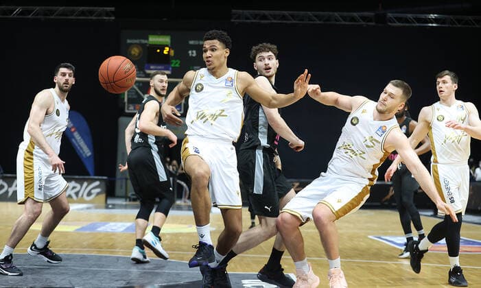 Nicholas Tischler Basketball Loewen Braunschweig , Martin Peterka Basketball Loewen Braunschweig