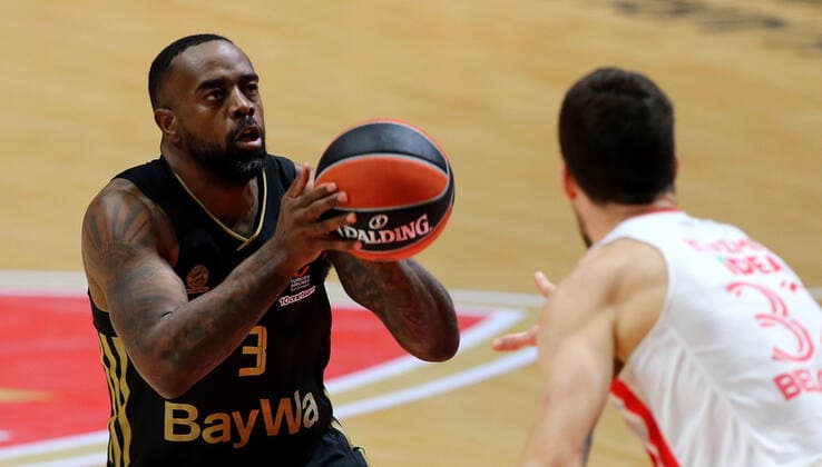 17.12.2021 Belgrade(Serbia) KK Crvena Zvezda(BC Red Star)-FC Bayern München Basketball GmbH Euroleague men s basketball Kelvin Creswell Rivers(L) Bayern München :S.Sandic
