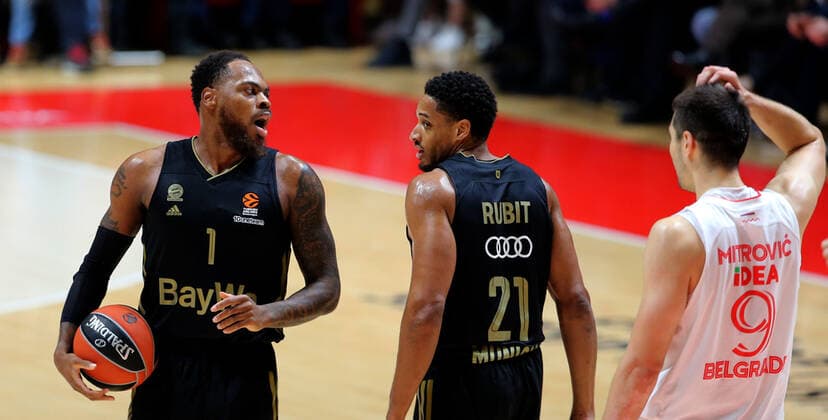17.12.2021 Belgrade(Serbia) KK Crvena Zvezda(BC Red Star)-FC Bayern München Basketball GmbH Euroleague men s basketball Deshaun Thomas(L),Augustine Rubit(C) Bayern München react during match :S.Sandic